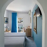 Alesahne Hotel Kamari (Santorini)